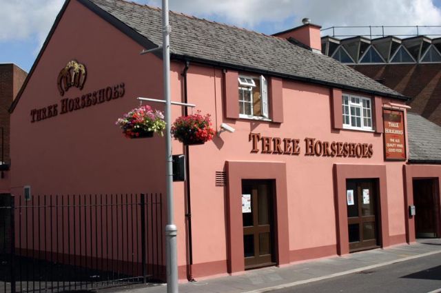 Three Horseshoes, Bridgend, Bridgend